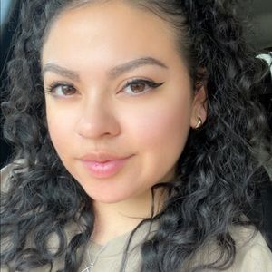 Meet your Posher, Francisca